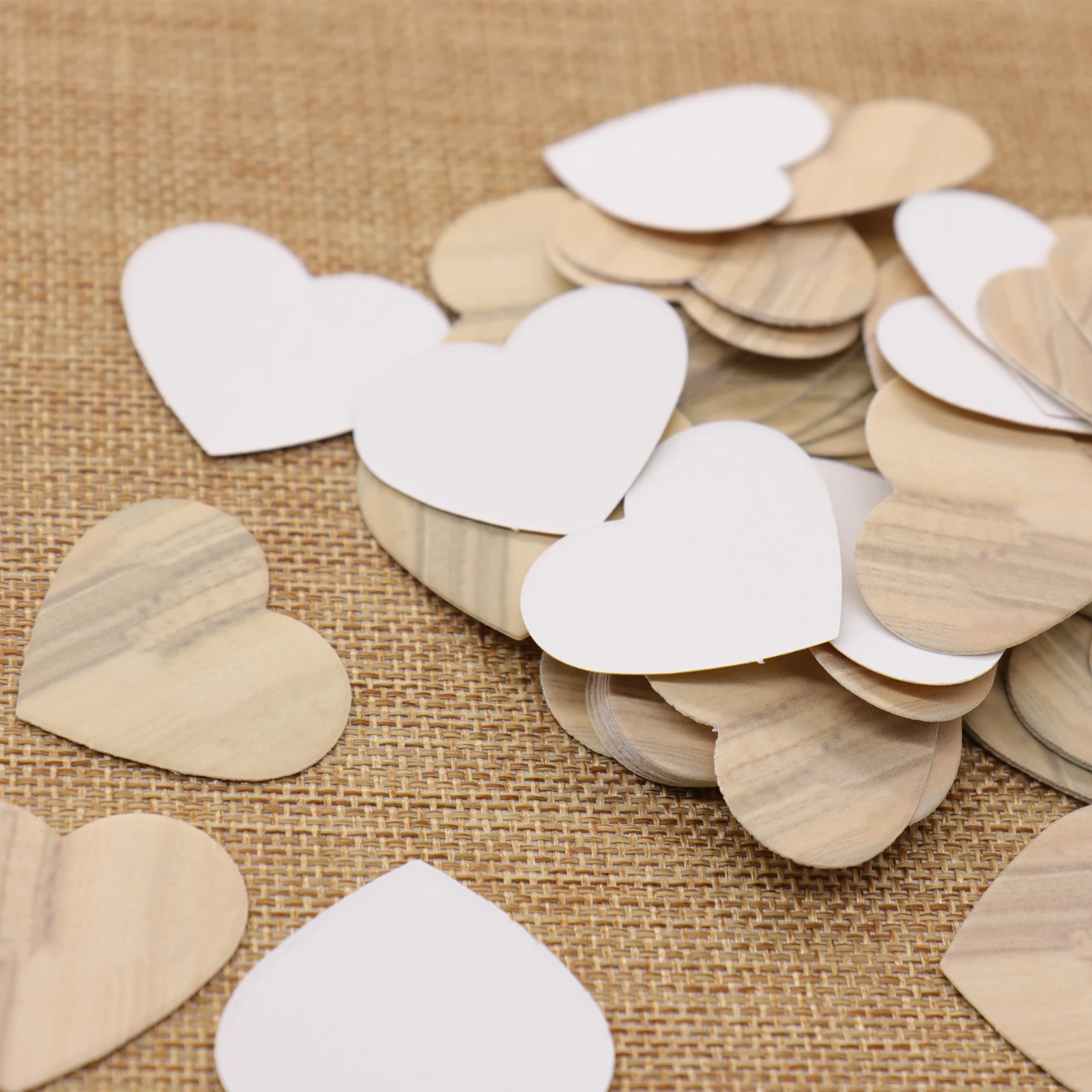 50 adet / takım Kalp Şeklinde Kağıt Ahşap Renkli Kağıt Konfeti Düğün Parti Etiket Fiyat Hediye Kartları Dekorasyon Tatil Parti Malzemeleri