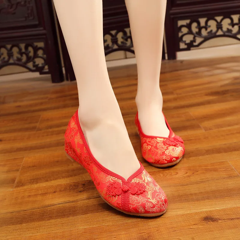 Vintage Çin Tarzı Kadın Ipek Işlemeli Kırmızı Düğün Ayakkabı High End Zarif Bayanlar Rahat Gelin Düz Ayakkabı