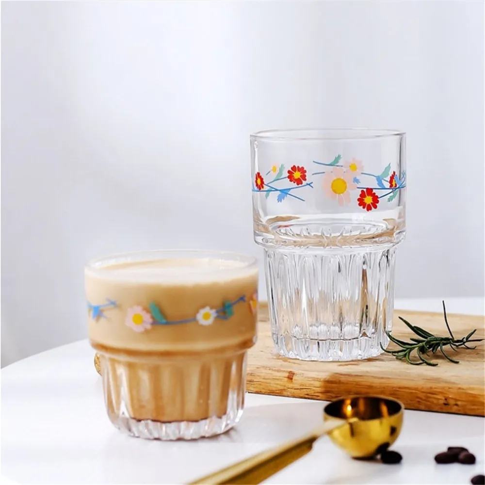 Kahve Kupaları Yaratıcı Şekilli Cam Kupa Şık Papatya Baskılı Kahvaltı Süt Kahve Fincanı Suyu Kristal Drinkware Dikey Çizgiler Kupalar