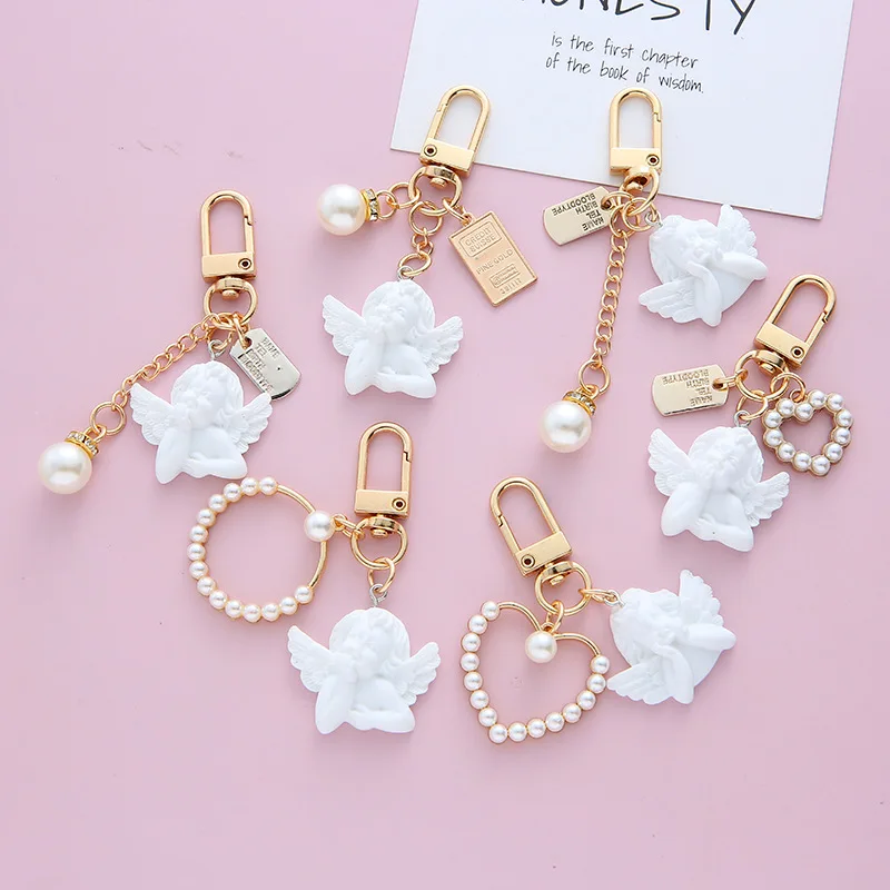 Sevimli Vintage Beyaz Melek Anahtarlıklar Kadınlar Kızlar için Mini İnci Kalp Kolye Altın Renk çanta anahtarlığı Araba Anahtarları Charm Anahtarlık Hediye