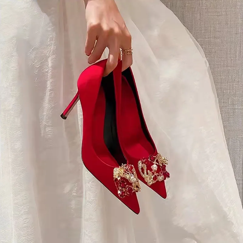 Çin Düğün Ayakkabı Kadın Ejderha Ve Phoenix Toka Sivri Burun Stiletto gelin ayakkabıları
