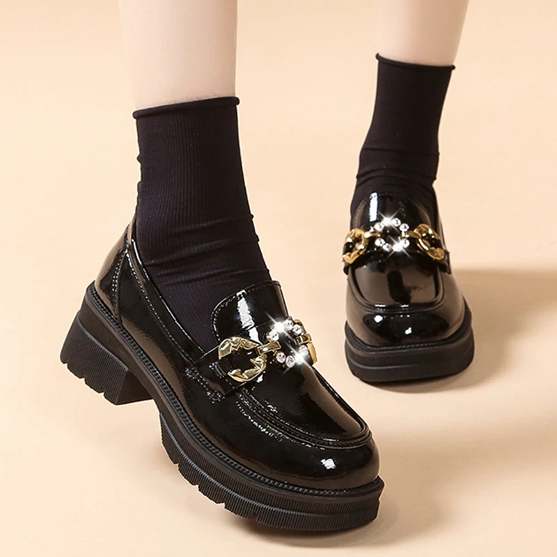 Patent Deri Kalın Platform makosen ayakkabı Kadın 2022 Sonbahar Metal Zincir üzerinde Kayma rahat ayakkabılar Kadın Düz Renk Yüksek Topuklu Pompalar