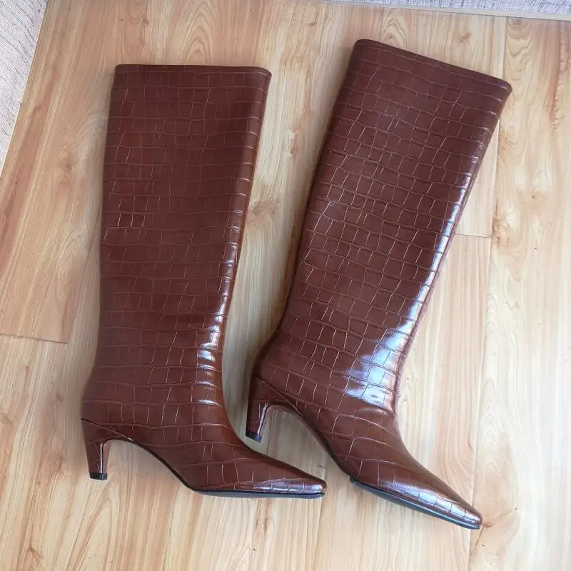 Hakiki deri Retro Batı Kovboy çizmeleri Sonbahar Kış Yeni Küçük kare kafa Diz yüksek çizmeler Timsah desen kadın ayakkabısı