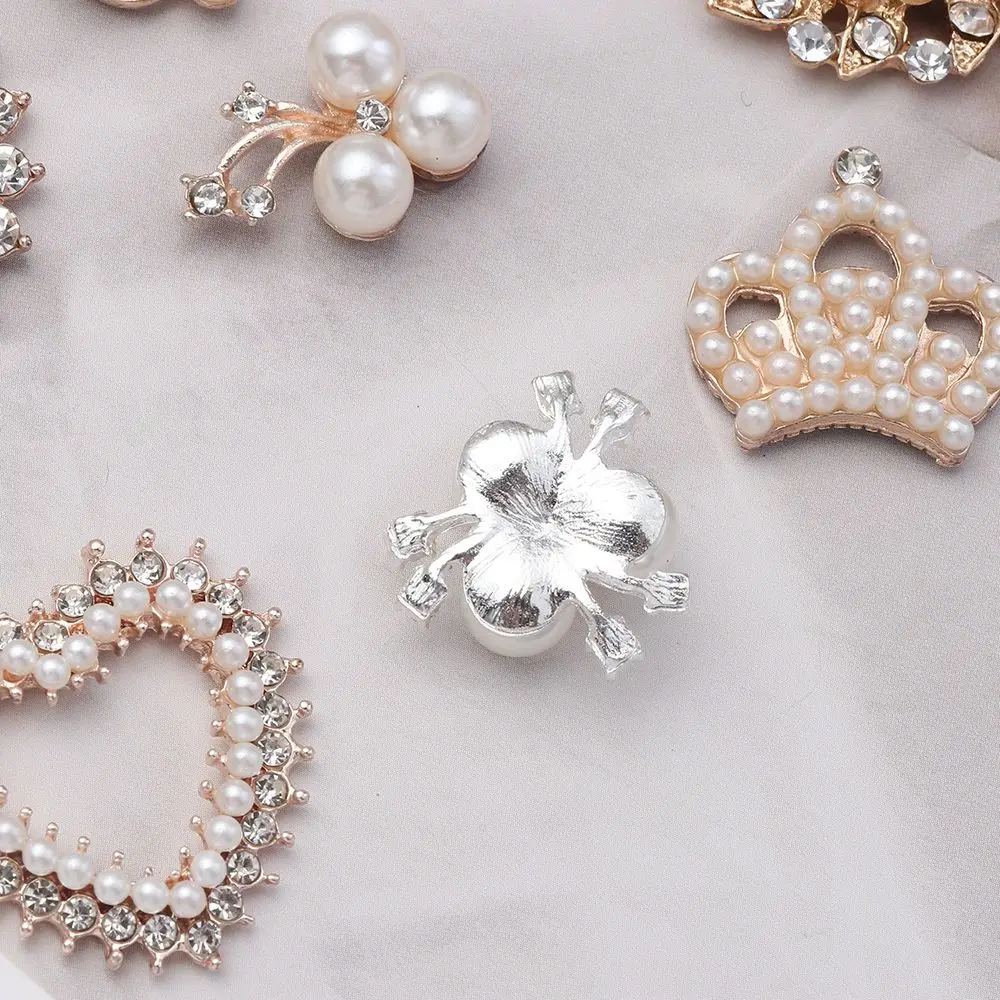 10 Adet İnci Çiçek Rhinestone Düğmeler Köpüklü Kristal Tokalar Dekorasyon Elbise Dikiş Aksesuarları Zarif Güzel